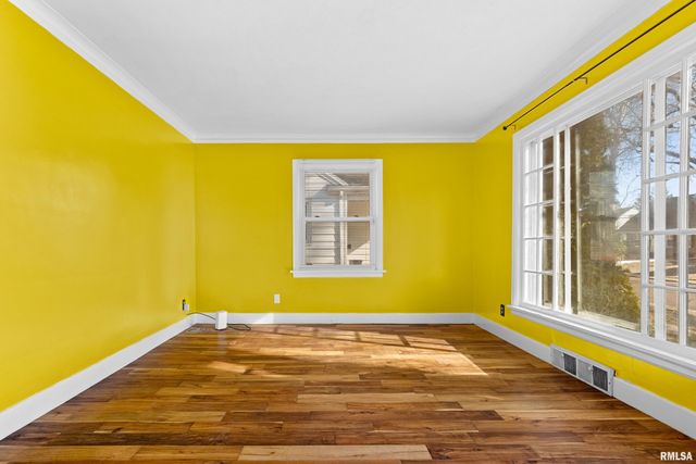 1015 E FAIROAKS Avenue, Peoria, IL 61603