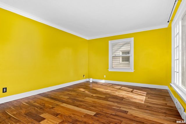 1015 E FAIROAKS Avenue, Peoria, IL 61603