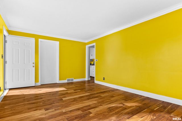 1015 E FAIROAKS Avenue, Peoria, IL 61603