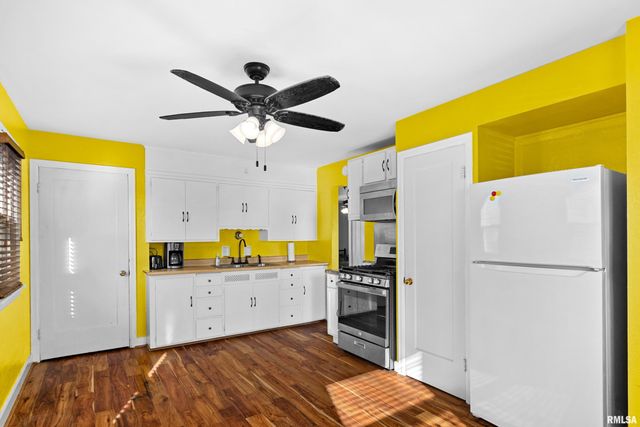 1015 E FAIROAKS Avenue, Peoria, IL 61603