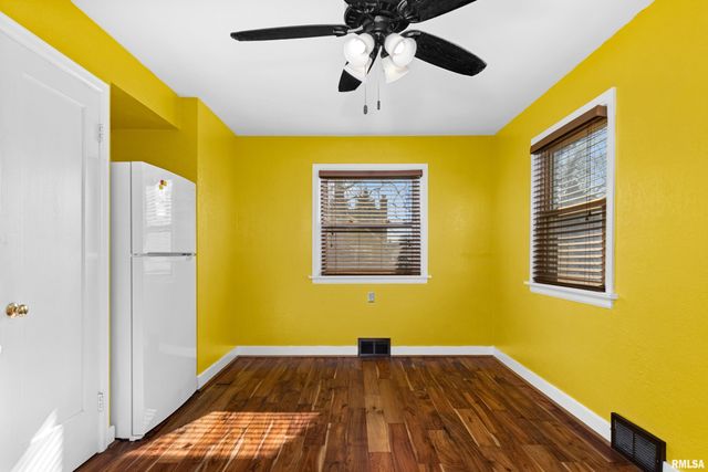 1015 E FAIROAKS Avenue, Peoria, IL 61603