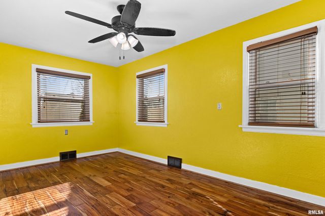 1015 E FAIROAKS Avenue, Peoria, IL 61603