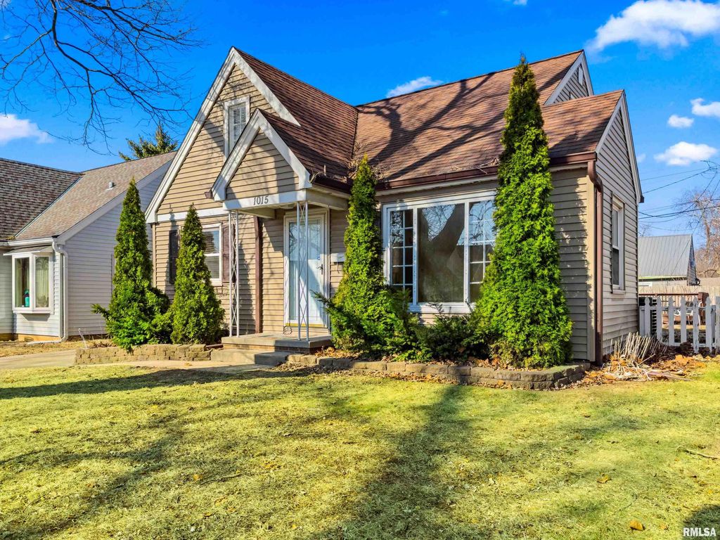 1015 E FAIROAKS Avenue, Peoria, IL 61603