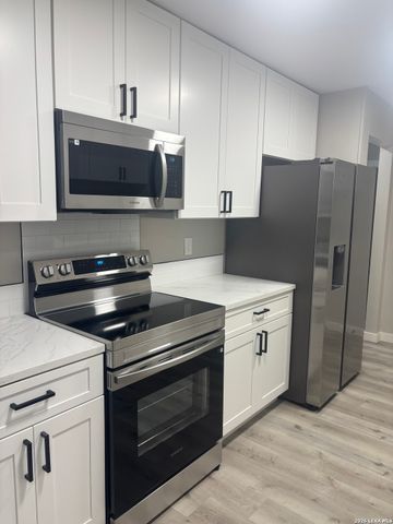 9715 Woodland Hls, San Antonio, TX 78250