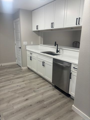 9715 Woodland Hls, San Antonio, TX 78250