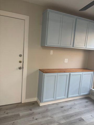 9715 Woodland Hls, San Antonio, TX 78250