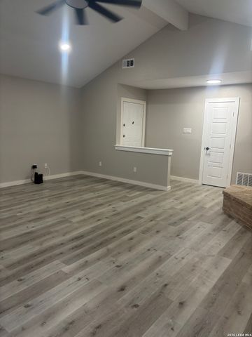 9715 Woodland Hls, San Antonio, TX 78250
