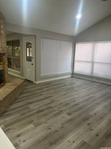 9715 Woodland Hls, San Antonio, TX 78250
