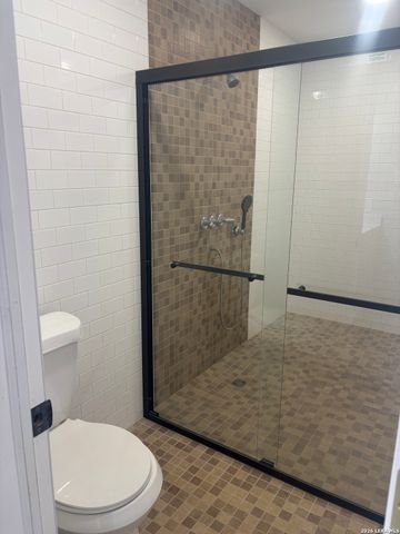 9715 Woodland Hls, San Antonio, TX 78250
