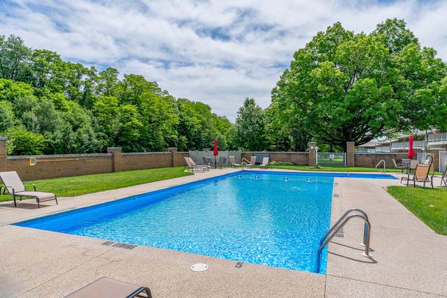 1104 Kimberly Road 908, Bettendorf, IA 52722