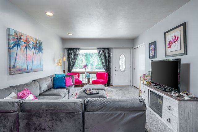 1104 Kimberly Road 908, Bettendorf, IA 52722