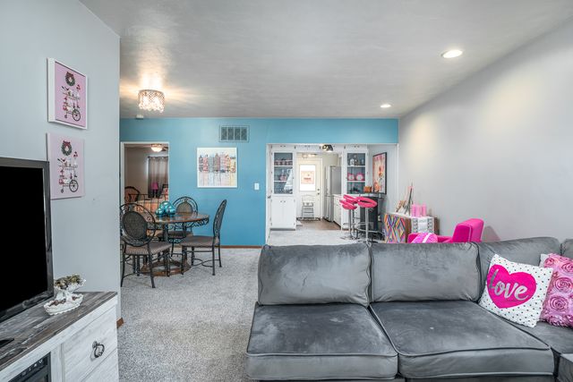 1104 Kimberly Road 908, Bettendorf, IA 52722