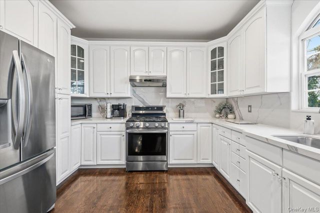 24 Ridge Court, Hauppauge, NY 11788