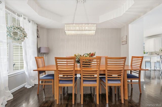 24 Ridge Court, Hauppauge, NY 11788