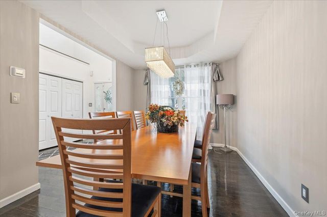 24 Ridge Court, Hauppauge, NY 11788