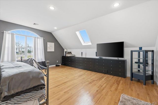 24 Ridge Court, Hauppauge, NY 11788