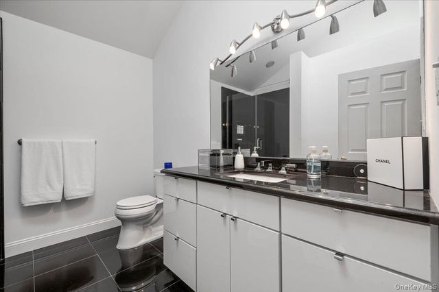 24 Ridge Court, Hauppauge, NY 11788