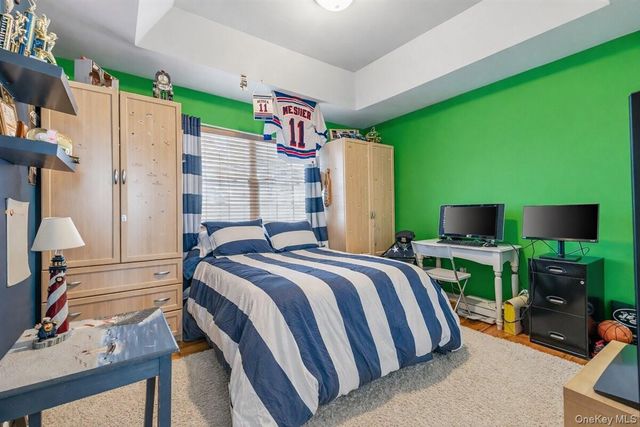 24 Ridge Court, Hauppauge, NY 11788