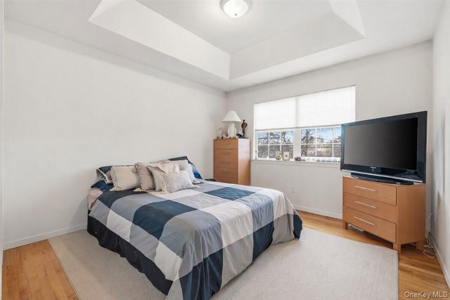 24 Ridge Court, Hauppauge, NY 11788