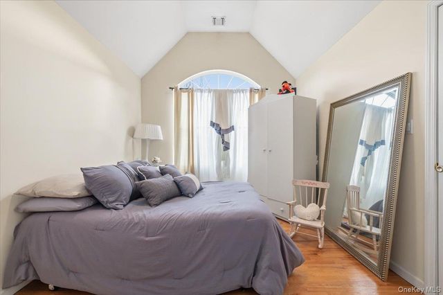 24 Ridge Court, Hauppauge, NY 11788