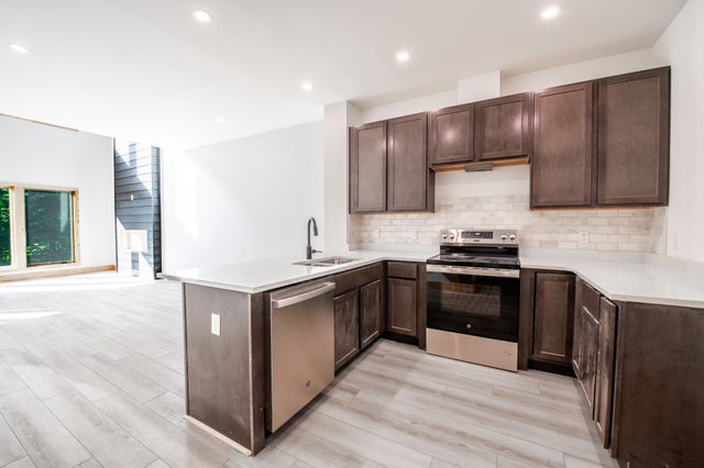 28 Bowman Lane, Unit 4, Wilmington, NY 12997