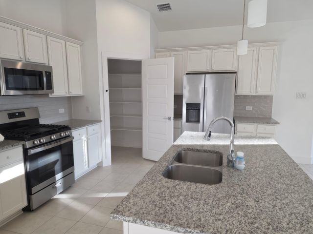 150 Elisha DR, Liberty Hill, TX 78642
