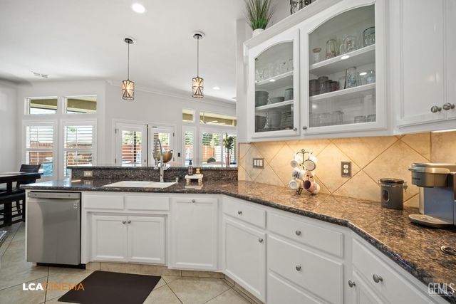 12813 Hawaii Lane, Bakersfield, CA 93312