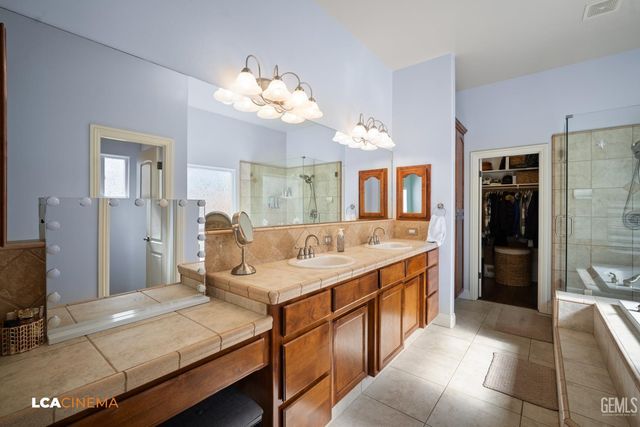 12813 Hawaii Lane, Bakersfield, CA 93312