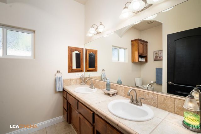 12813 Hawaii Lane, Bakersfield, CA 93312