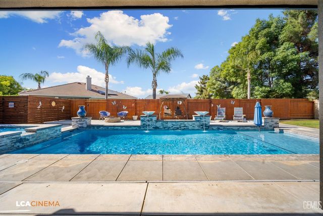 12813 Hawaii Lane, Bakersfield, CA 93312