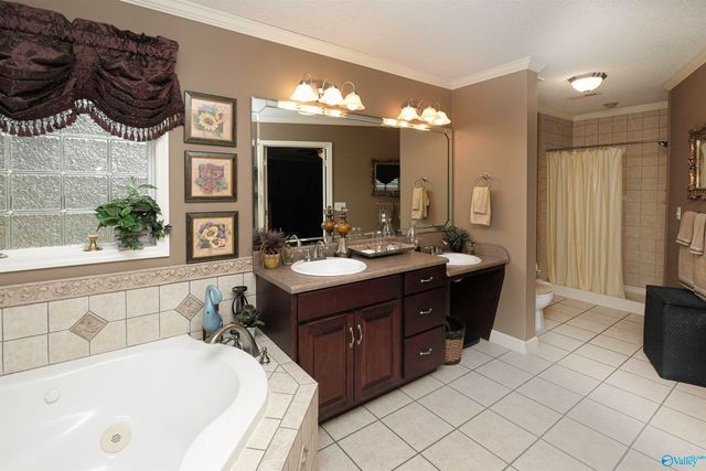 803 Long Bow Drive SW, Decatur, AL 35603