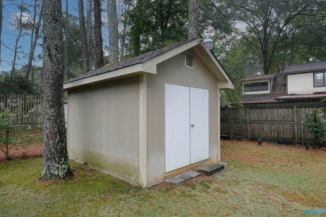 803 Long Bow Drive SW, Decatur, AL 35603