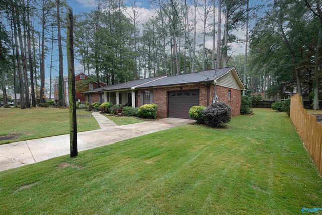 803 Long Bow Drive SW, Decatur, AL 35603