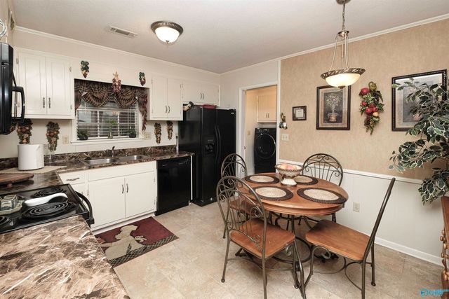 803 Long Bow Drive SW, Decatur, AL 35603