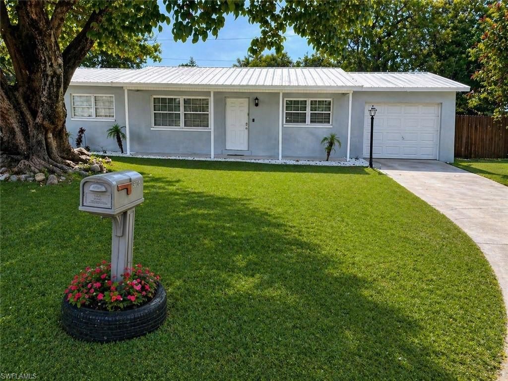 2079 E Tobago CIR, Fort Myers, FL 33905