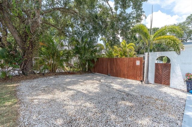 1237 57TH AVENUE N, St Petersburg, FL 33703