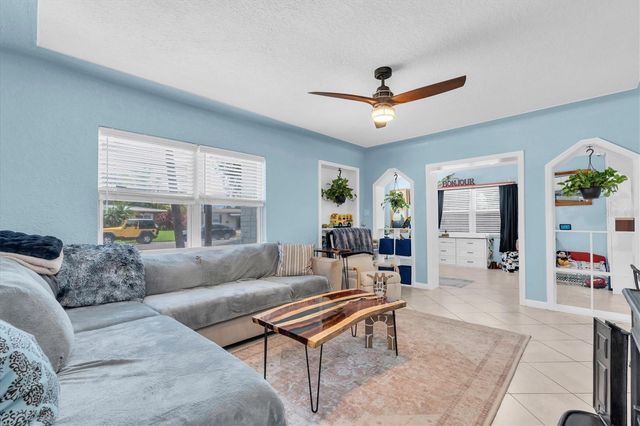 1237 57TH AVENUE N, St Petersburg, FL 33703
