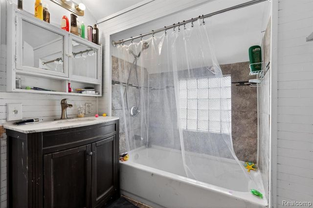 5918 Cardwell Street, Garden City, MI 48135