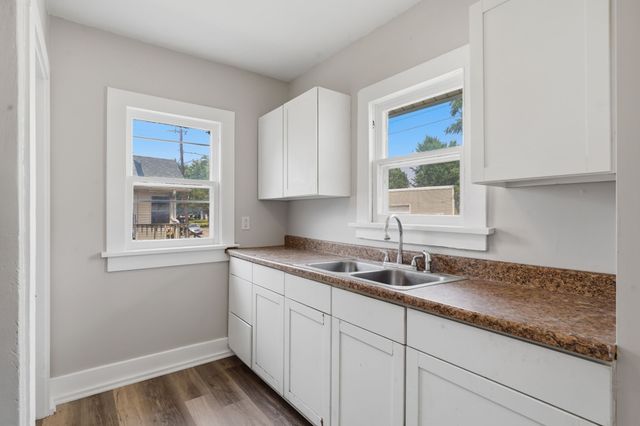 2554 E Grand Avenue, Des Moines, IA 50317