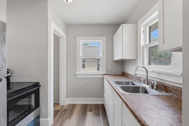 2554 E Grand Avenue, Des Moines, IA 50317