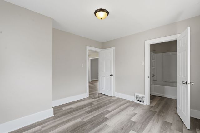 2554 E Grand Avenue, Des Moines, IA 50317