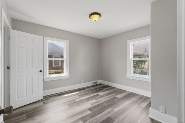 2554 E Grand Avenue, Des Moines, IA 50317