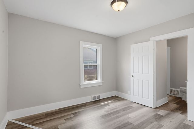 2554 E Grand Avenue, Des Moines, IA 50317