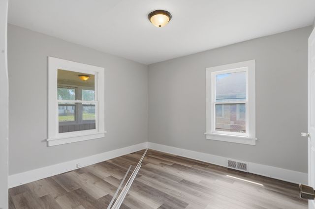 2554 E Grand Avenue, Des Moines, IA 50317