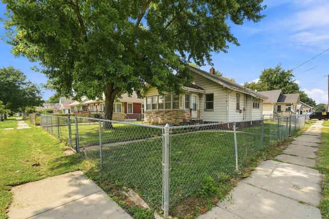 2554 E Grand Avenue, Des Moines, IA 50317