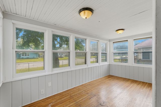 2554 E Grand Avenue, Des Moines, IA 50317