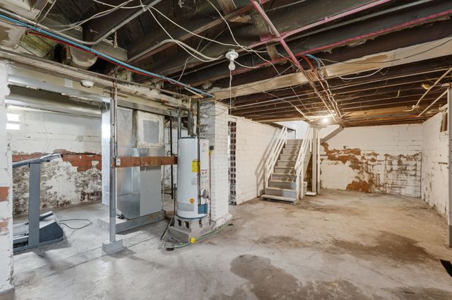2554 E Grand Avenue, Des Moines, IA 50317