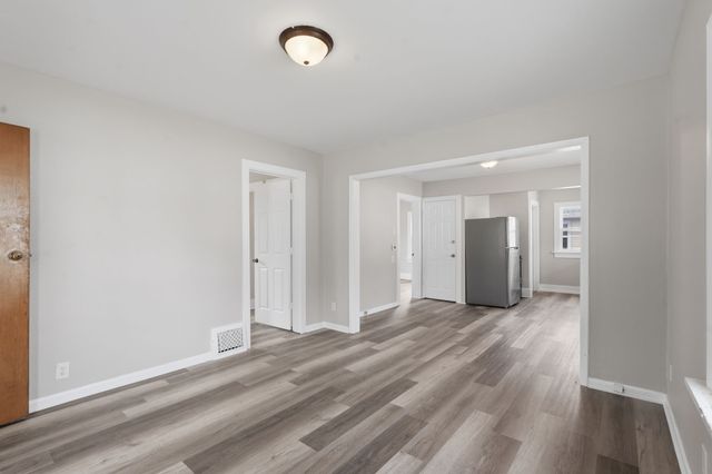 2554 E Grand Avenue, Des Moines, IA 50317