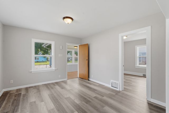 2554 E Grand Avenue, Des Moines, IA 50317