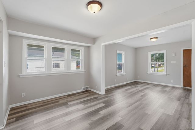 2554 E Grand Avenue, Des Moines, IA 50317